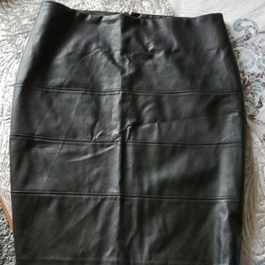 Reitmans faux leather pencil skirt size 13.